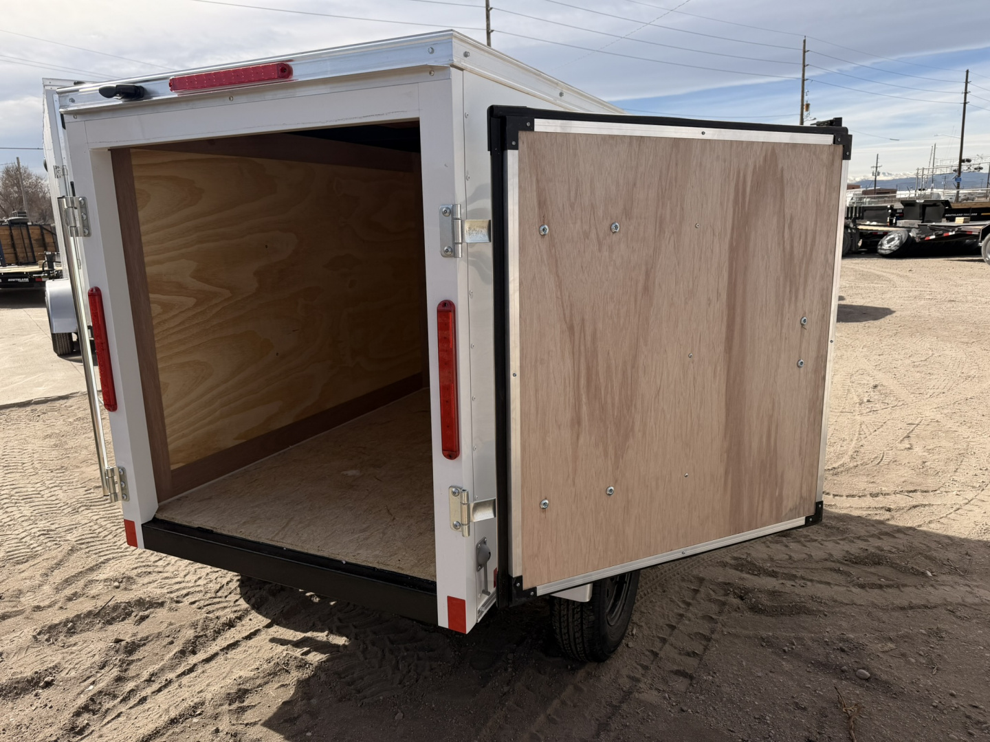 New 2026 Cross Trailers 4-6-1V Enclosed Barn Door 2K GVWR