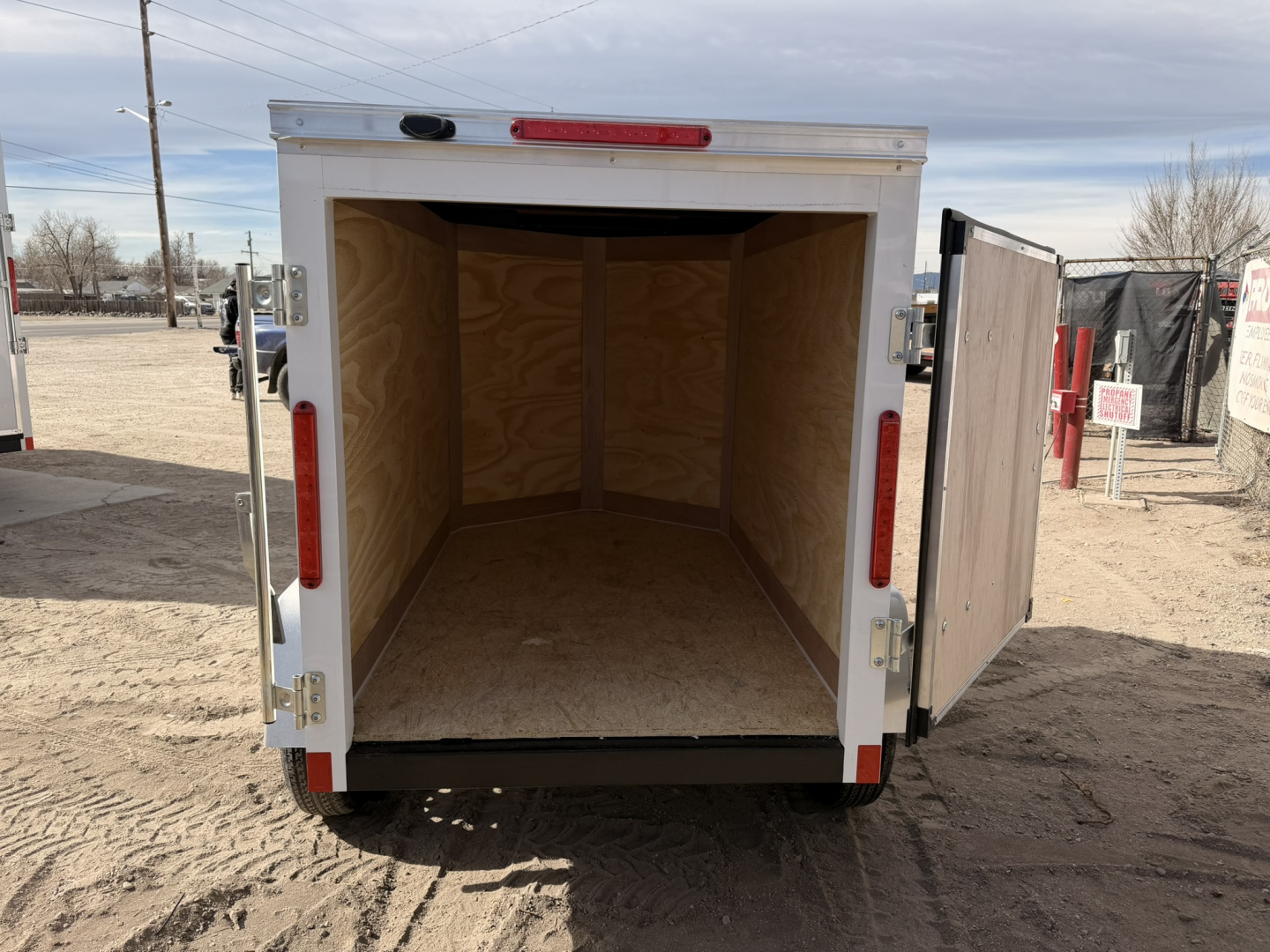 New 2026 Cross Trailers 4-6-1V Enclosed Barn Door 2K GVWR