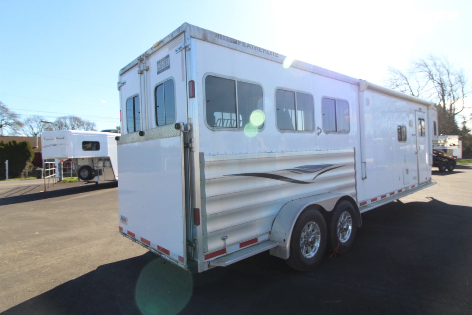 Consignment 2017 Featherlite 8533-673H Living Quarters 3 Horse Trailer- Call before coming to view!