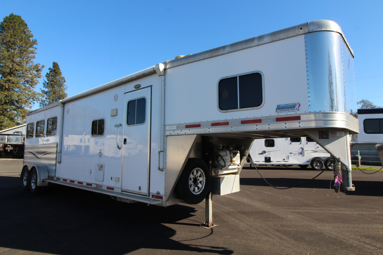 Consignment 2017 Featherlite 8533-673H Living Quarters 3 Horse Trailer- Call before coming to view!