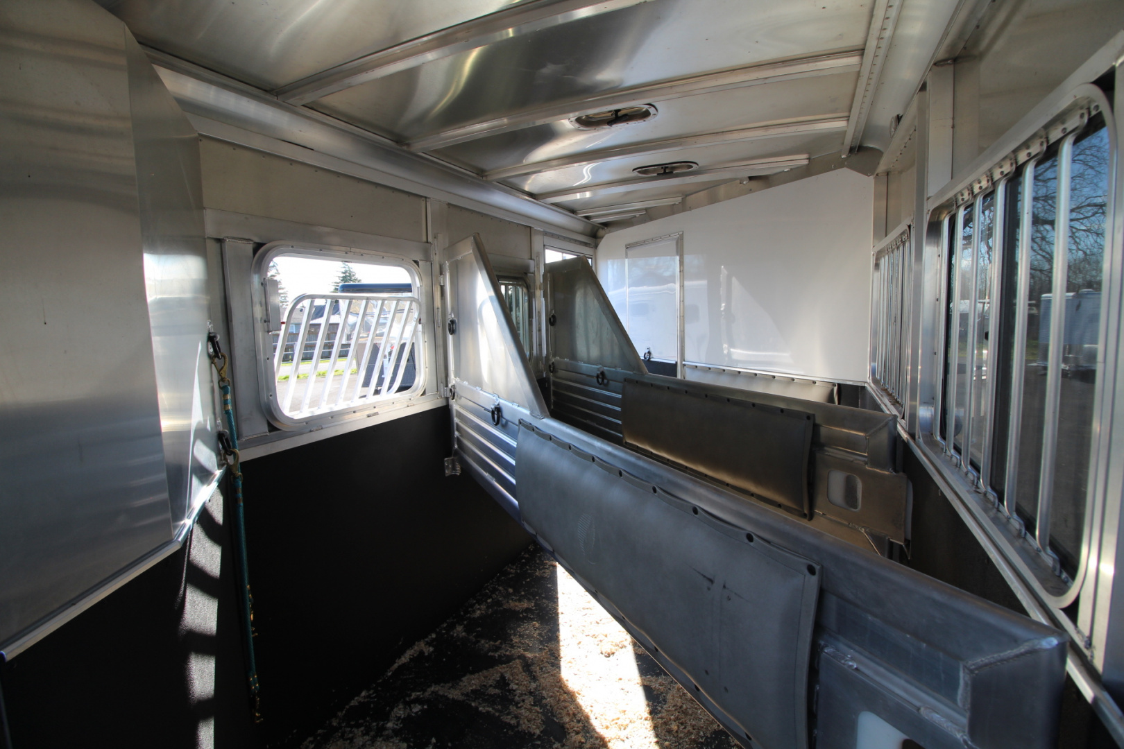 Consignment 2017 Featherlite 8533-673H Living Quarters 3 Horse Trailer- Call before coming to view!