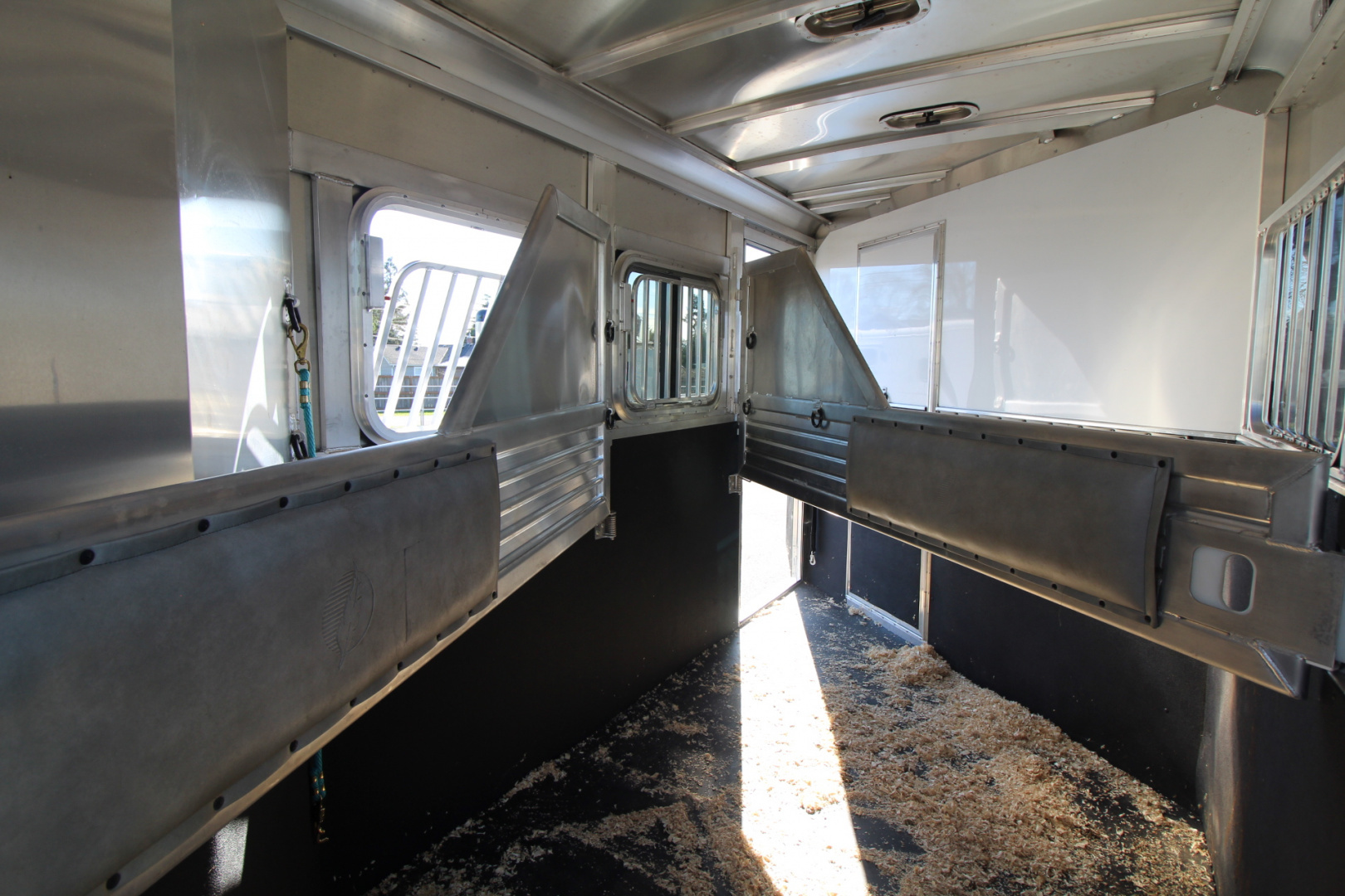 Consignment 2017 Featherlite 8533-673H Living Quarters 3 Horse Trailer- Call before coming to view!