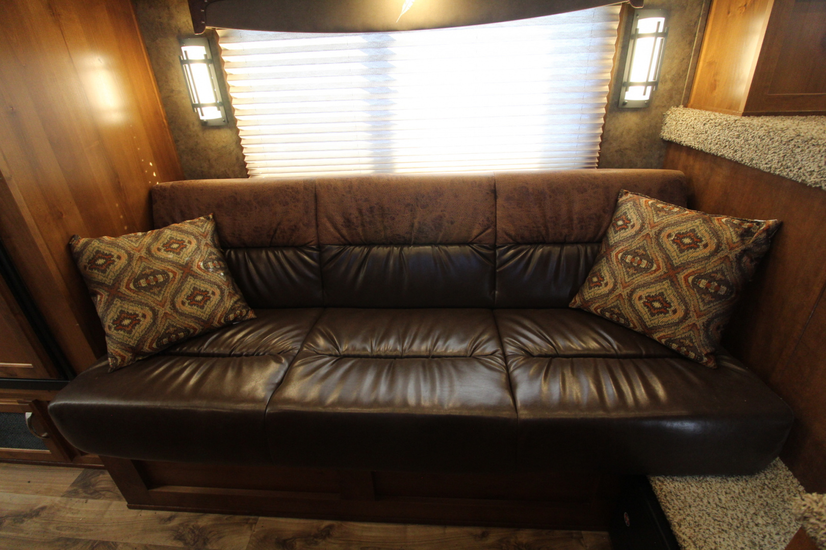 Consignment 2017 Featherlite 8533-673H Living Quarters 3 Horse Trailer- Call before coming to view!