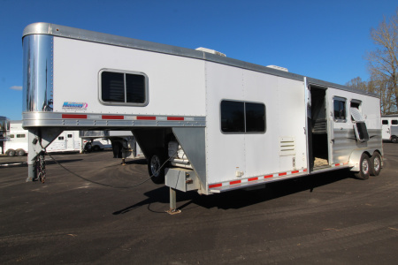 Consignment 2017 Featherlite 8533-673H Living Quarters 3 Horse Trailer- Call before coming to view!