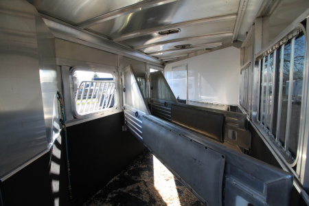 Consignment 2017 Featherlite 8533-673H Living Quarters 3 Horse Trailer- Call before coming to view!