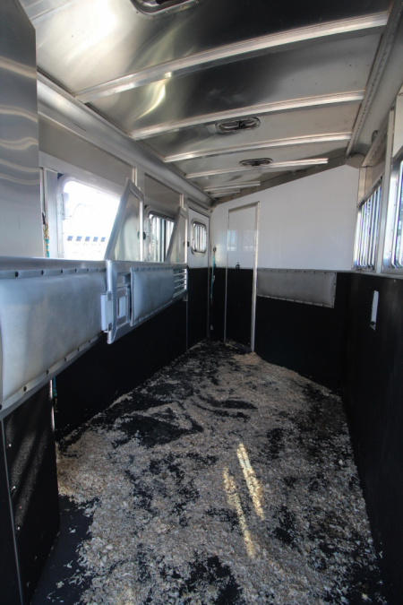 Consignment 2017 Featherlite 8533-673H Living Quarters 3 Horse Trailer- Call before coming to view!