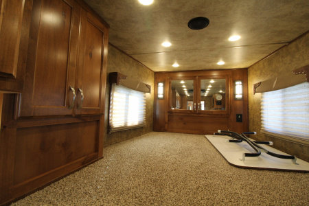 Consignment 2017 Featherlite 8533-673H Living Quarters 3 Horse Trailer- Call before coming to view!