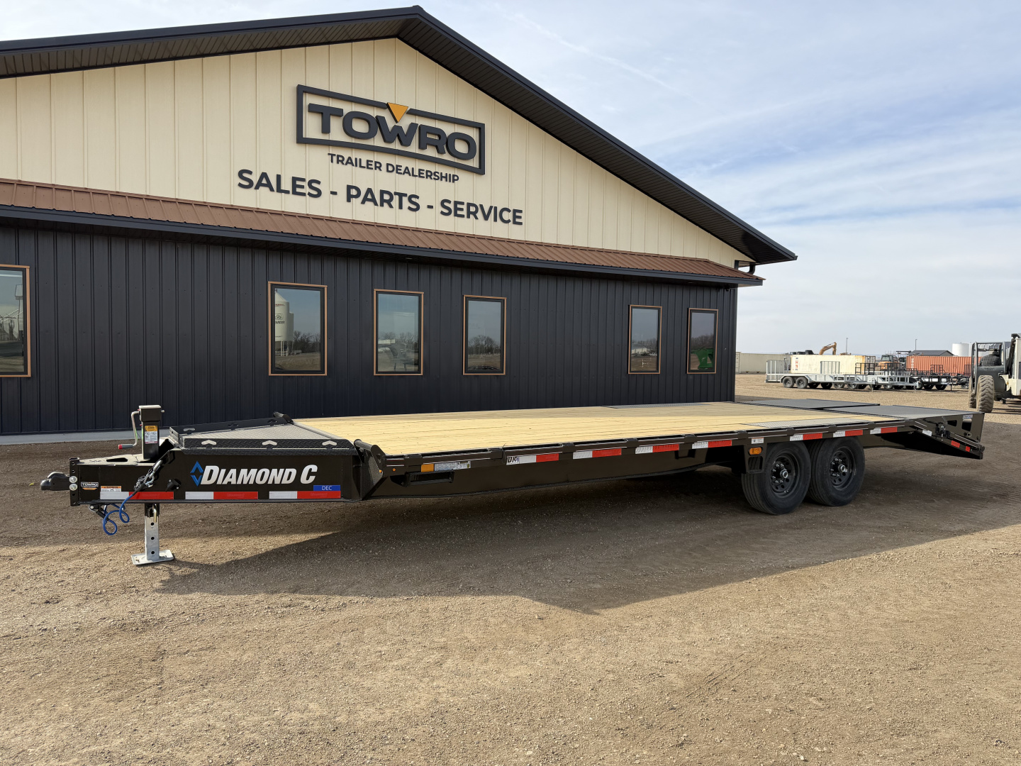New 2026 Diamond C Trailers DEC207 Deckover Trailer