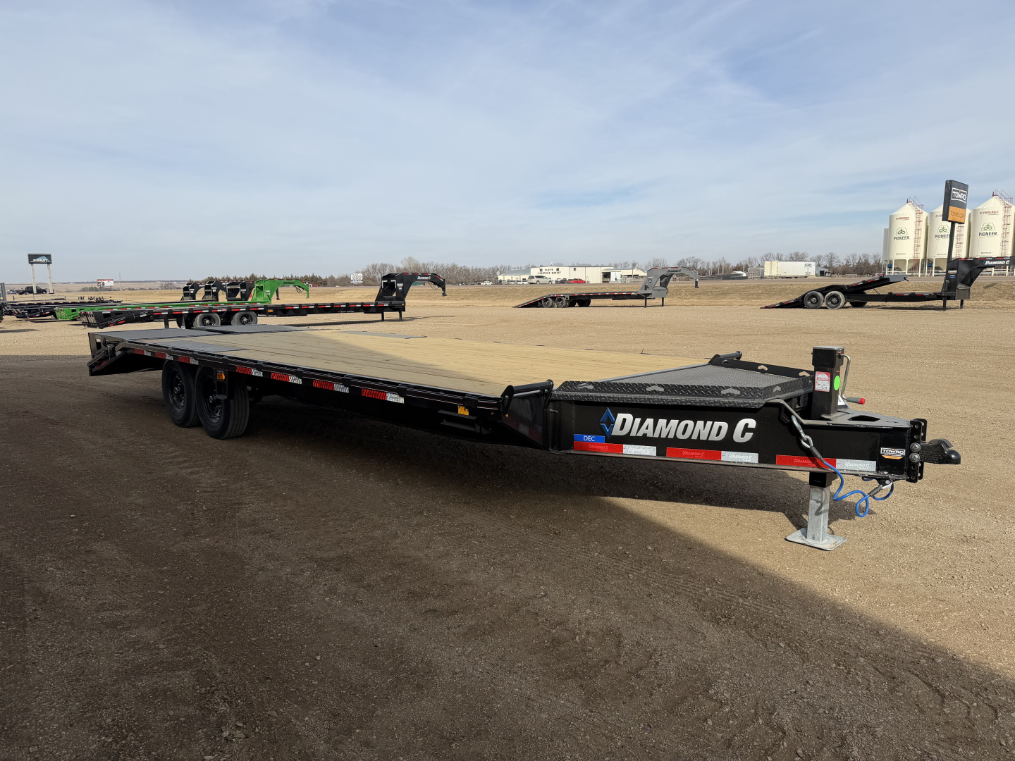 New 2026 Diamond C Trailers DEC207 Deckover Trailer