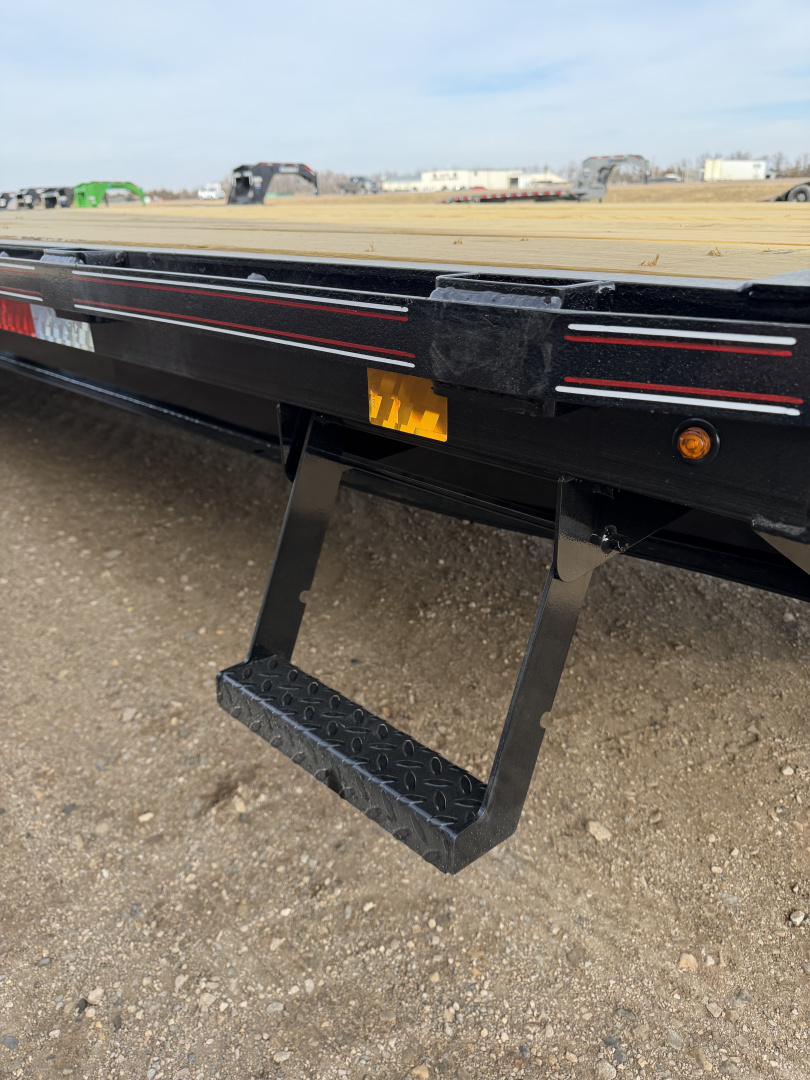 New 2026 Diamond C Trailers DEC207 Deckover Trailer