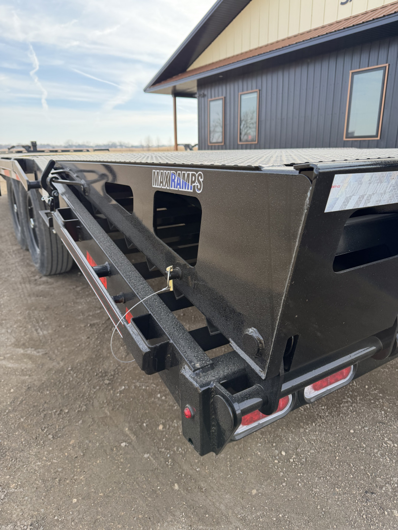New 2026 Diamond C Trailers DEC207 Deckover Trailer