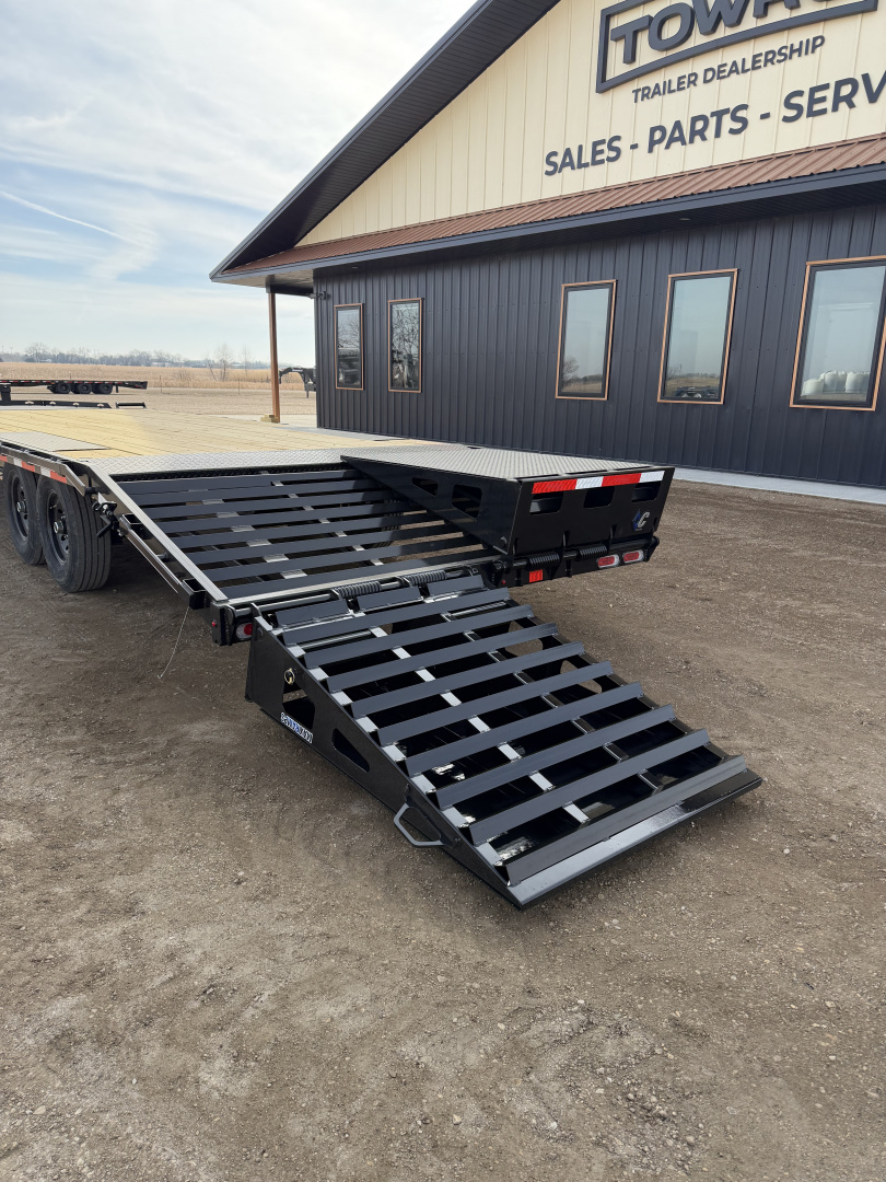 New 2026 Diamond C Trailers DEC207 Deckover Trailer