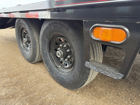 New 2026 Diamond C Trailers DEC207 Deckover Trailer