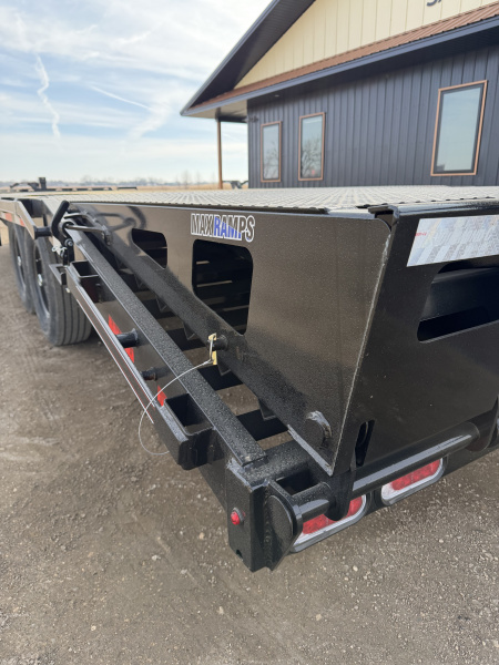 New 2026 Diamond C Trailers DEC207 Deckover Trailer