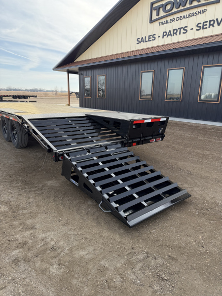 New 2026 Diamond C Trailers DEC207 Deckover Trailer