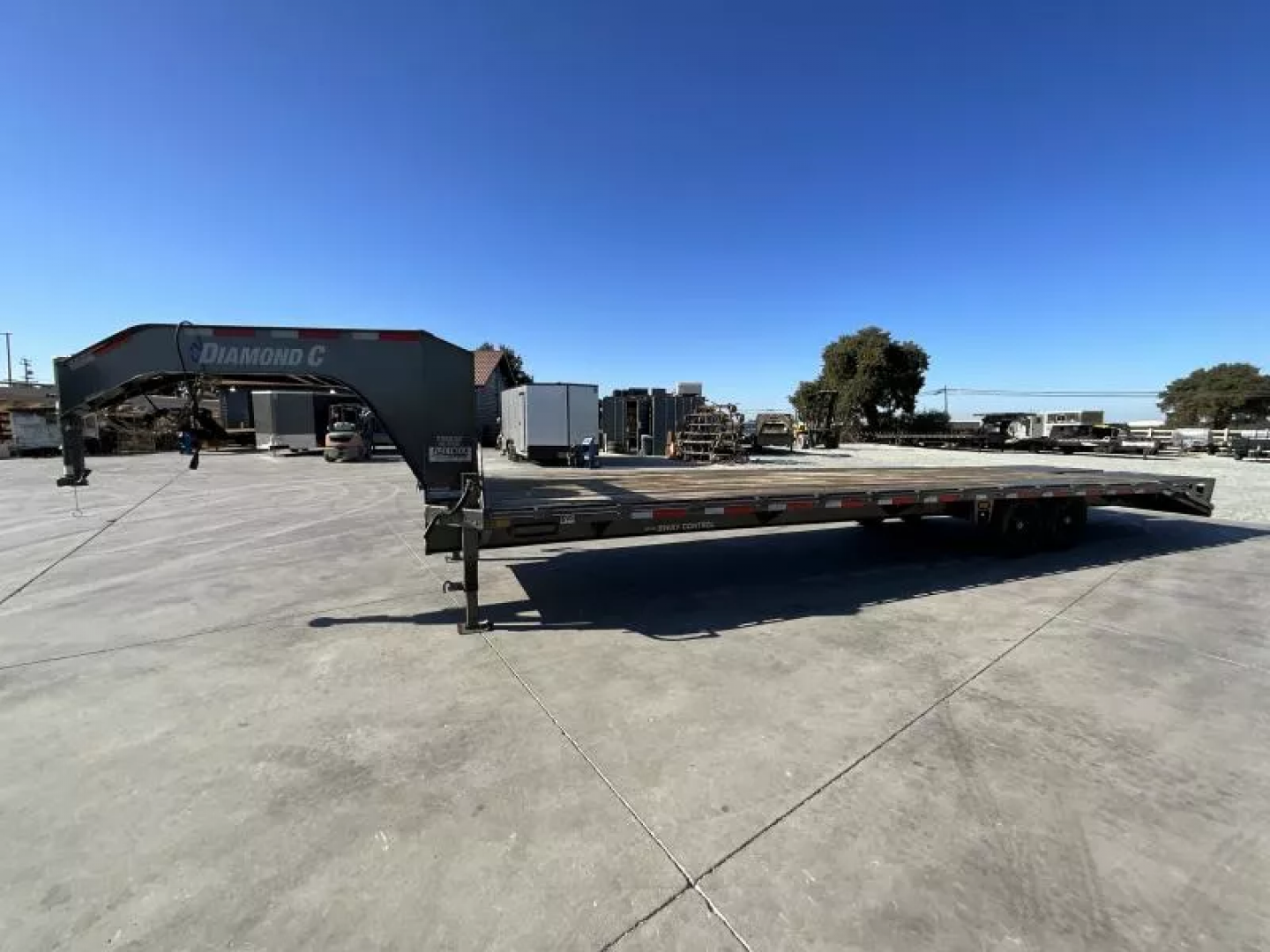 Used 2022 Diamond C Trailers FMAX207L32X102MR Flatbed Trailer
