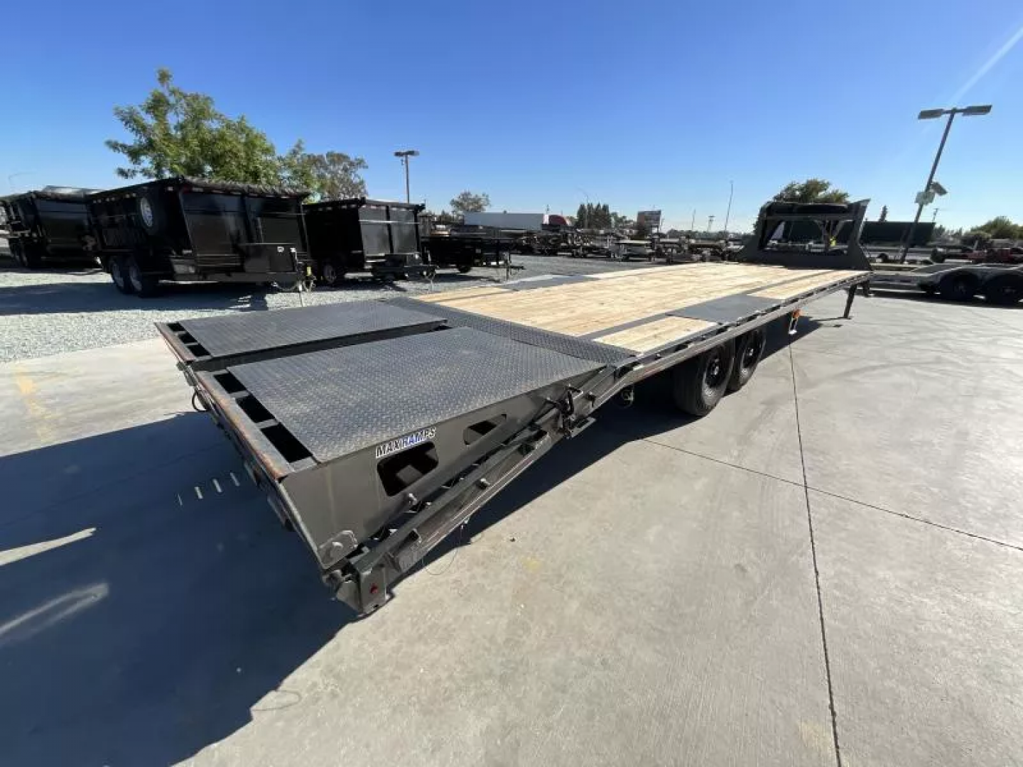 Used 2022 Diamond C Trailers FMAX207L32X102MR Flatbed Trailer