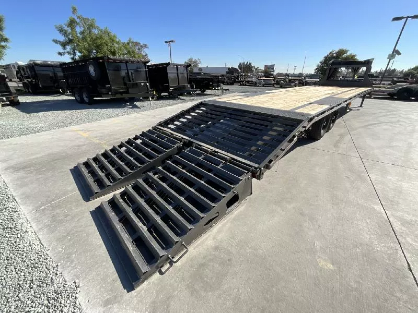 Used 2022 Diamond C Trailers FMAX207L32X102MR Flatbed Trailer