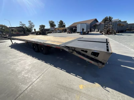 Used 2022 Diamond C Trailers FMAX207L32X102MR Flatbed Trailer