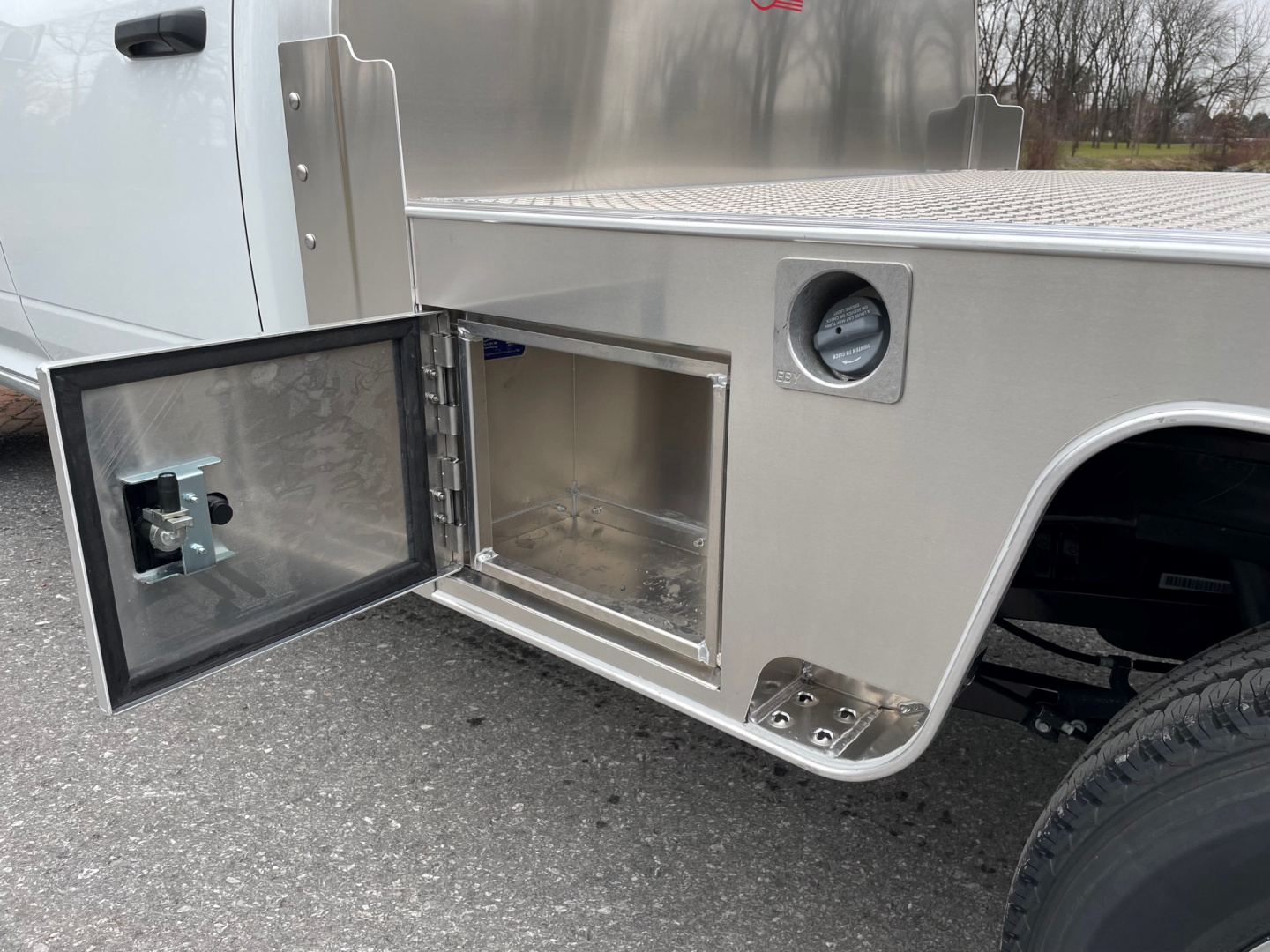 New EBY "FREE COUNTRY" 8'6" x 81' Skirted Flatbed - Single Wheel Truck - 8' Bed