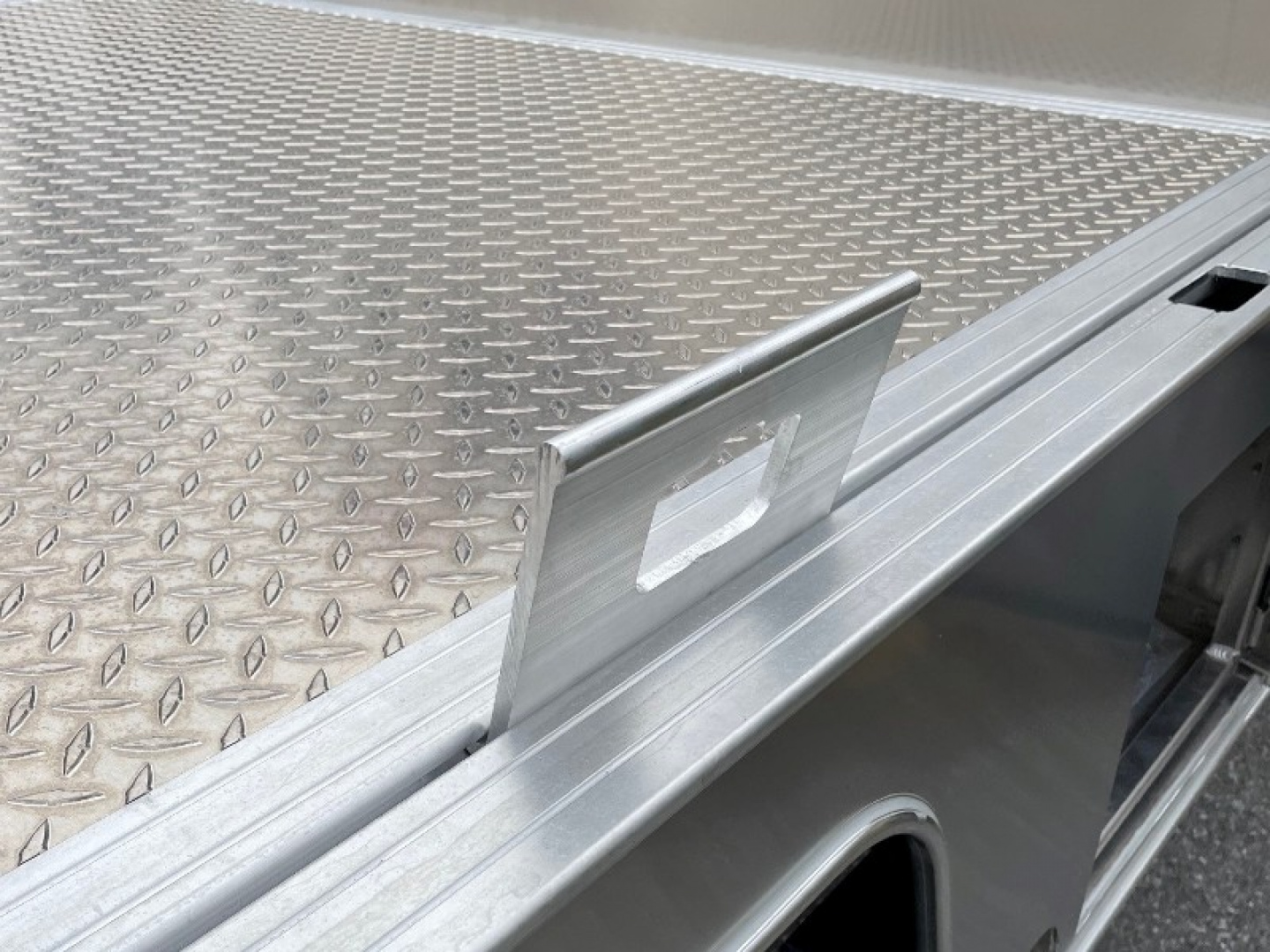 New EBY "FREE COUNTRY" 8'6" x 81' Skirted Flatbed - Single Wheel Truck - 8' Bed