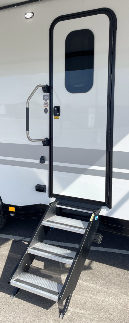New ATC 2816 PLa 550 Aluminum Toy Hauler: Generator, Happijac, AC, Lifetrac