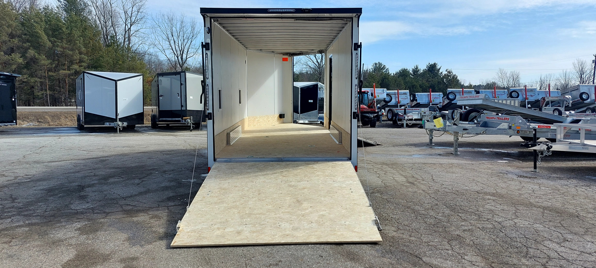 New 7.5 X 18 + 5' V-NOSE SNOWMOBILE ENCLOSED ALL ALUMINUM LIGHTNING 2026