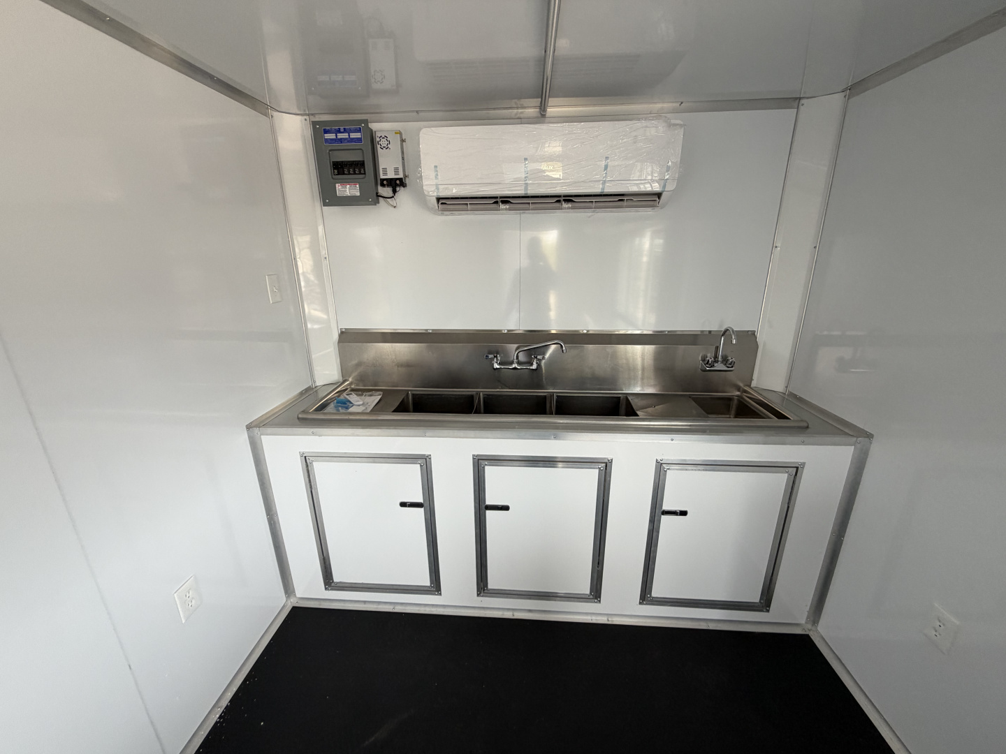 New 2026 Custom Trailer 8.5x26ft Concession Trailer