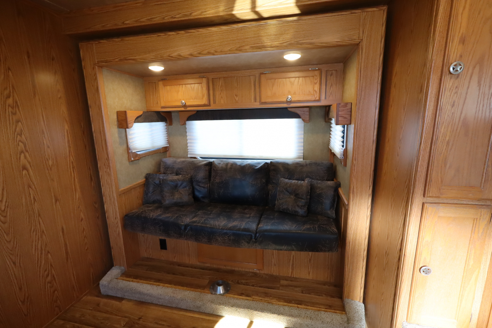 Used 2015 Merhow Trailers 3 Horse LQ Horse Trailer