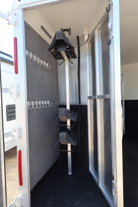 Used 2015 Merhow Trailers 3 Horse LQ Horse Trailer