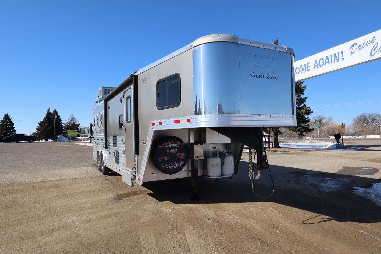 Used 2015 Merhow Trailers 3 Horse LQ Horse Trailer