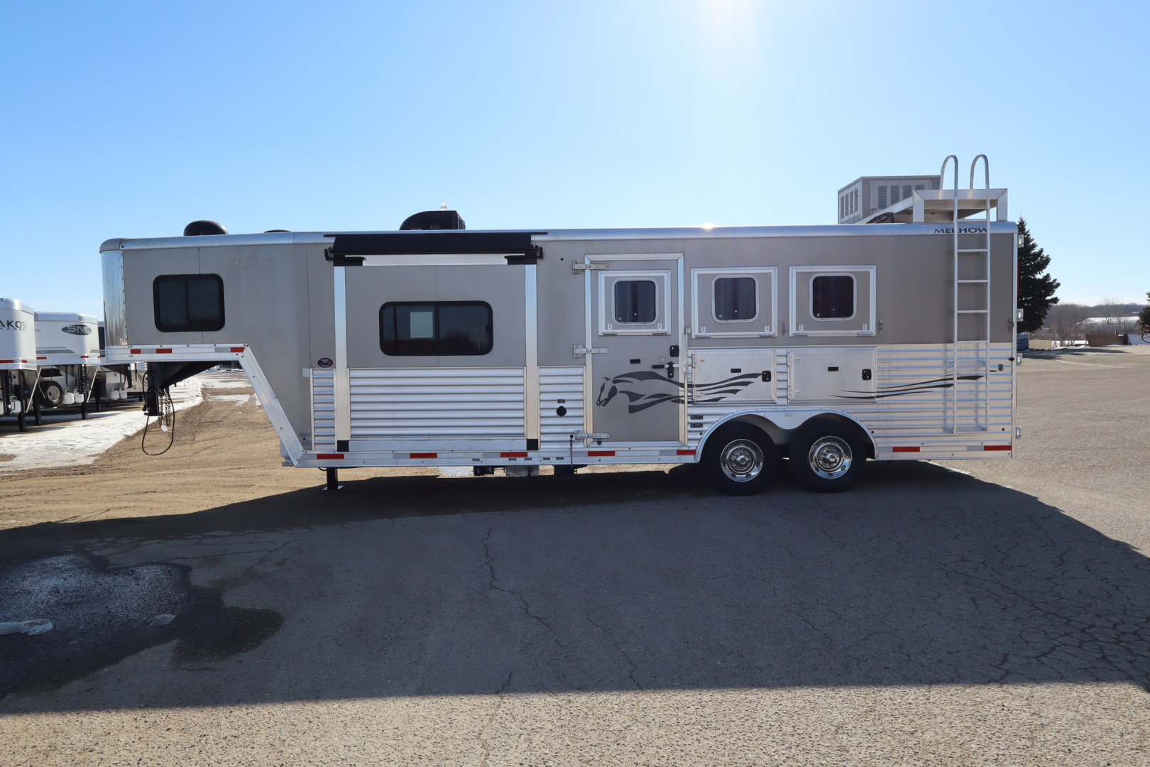 Used 2015 Merhow Trailers 3 Horse LQ Horse Trailer