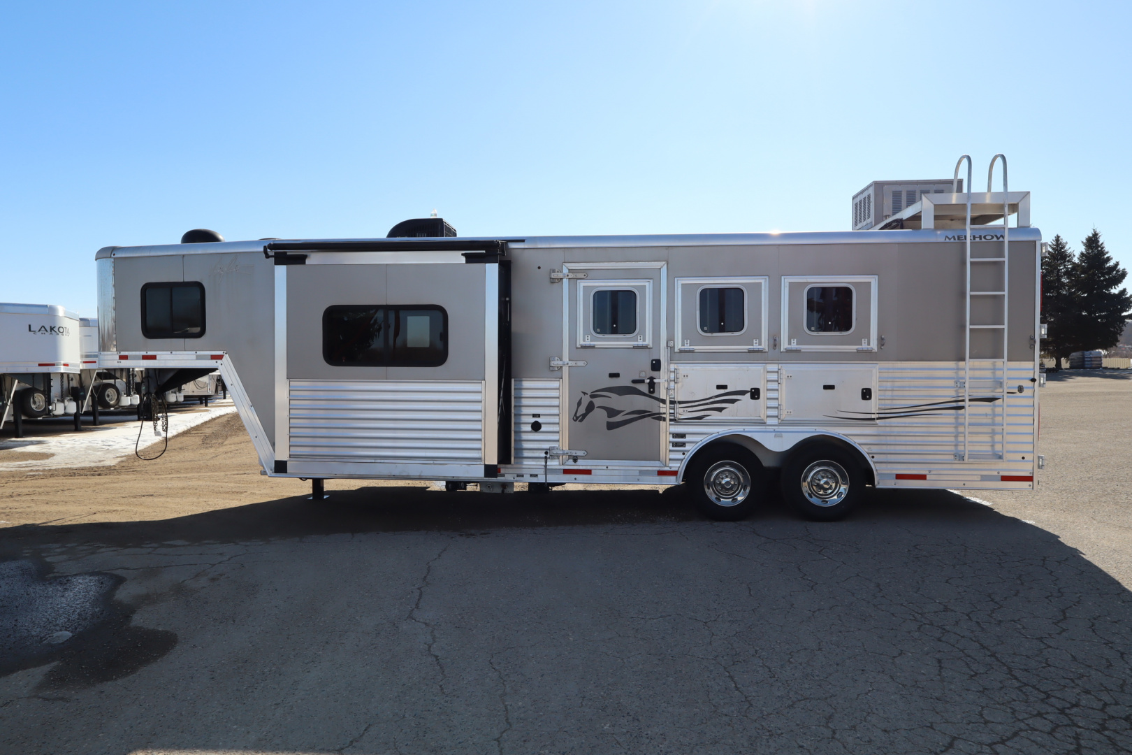 Used 2015 Merhow Trailers 3 Horse LQ Horse Trailer