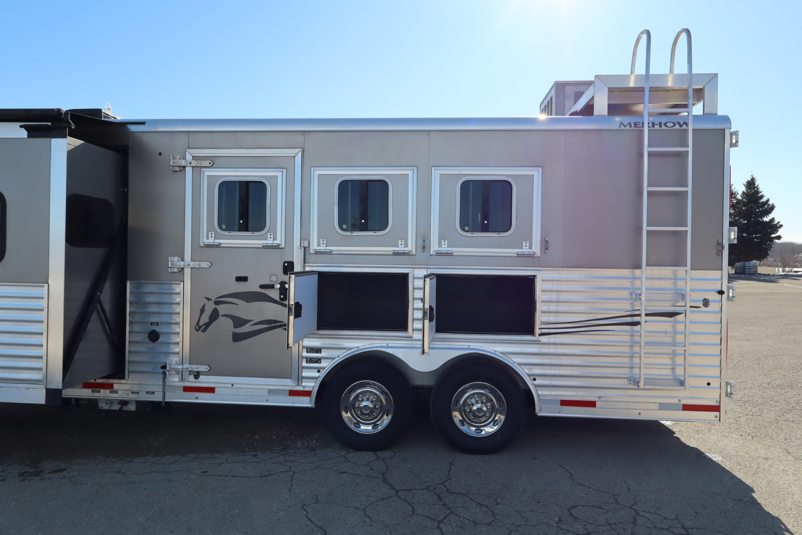 Used 2015 Merhow Trailers 3 Horse LQ Horse Trailer