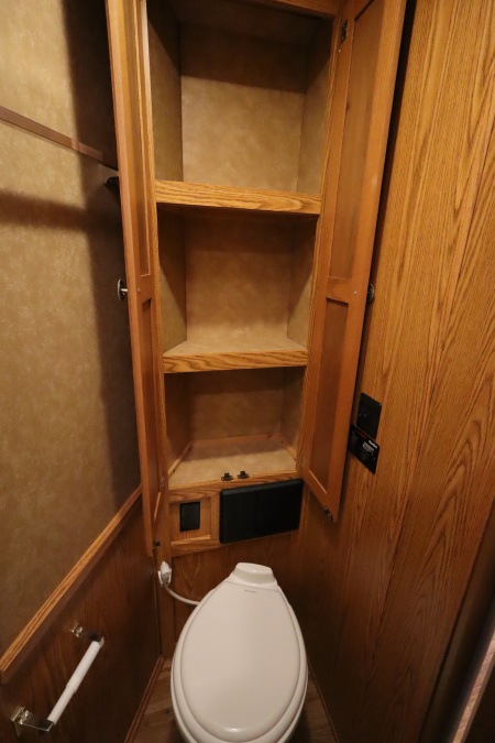 Used 2015 Merhow Trailers 3 Horse LQ Horse Trailer