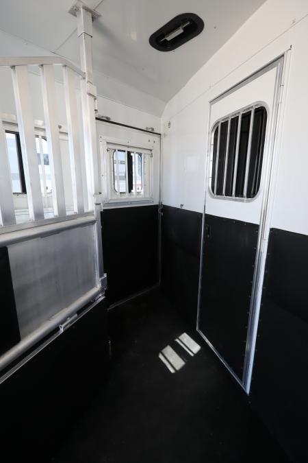 Used 2015 Merhow Trailers 3 Horse LQ Horse Trailer