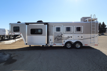 Used 2015 Merhow Trailers 3 Horse LQ Horse Trailer