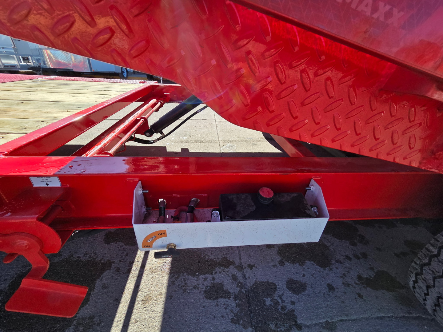 New 2026 RawMaxx 24' GTX GN 14K TILT Equipment Trailer