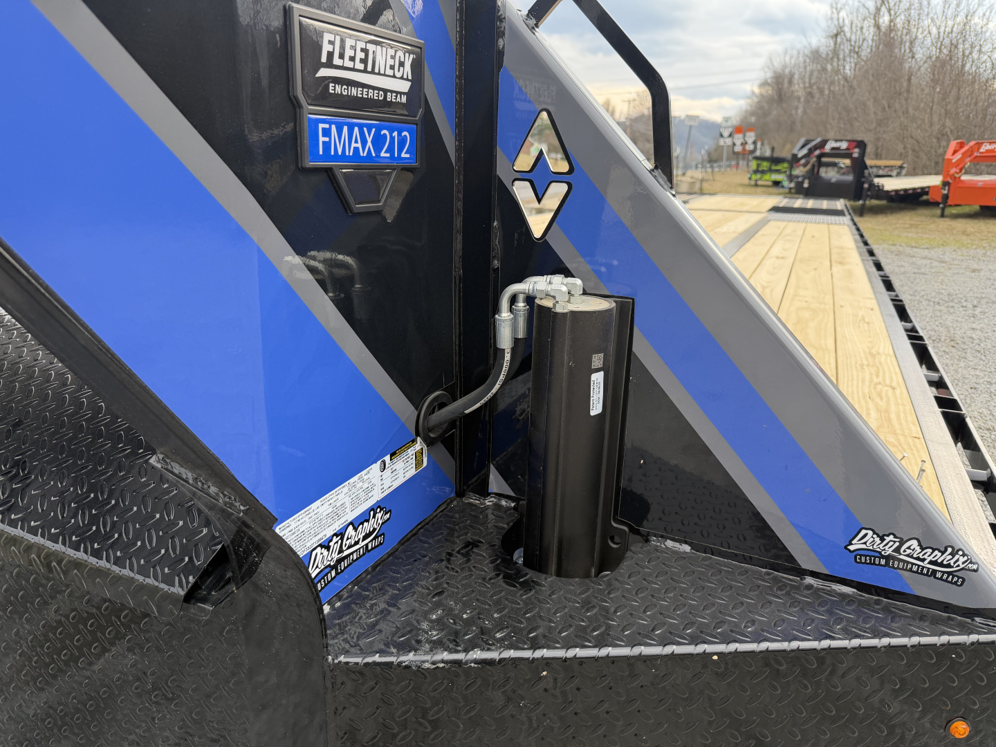 New 2026 DIAMOND C FMAX212 GOOSENECK TRAILER SPECIAL DIRTY GRAPHIX EDITION HYDRO JACKS & DOVE , 17.5 18 PLY TIRES