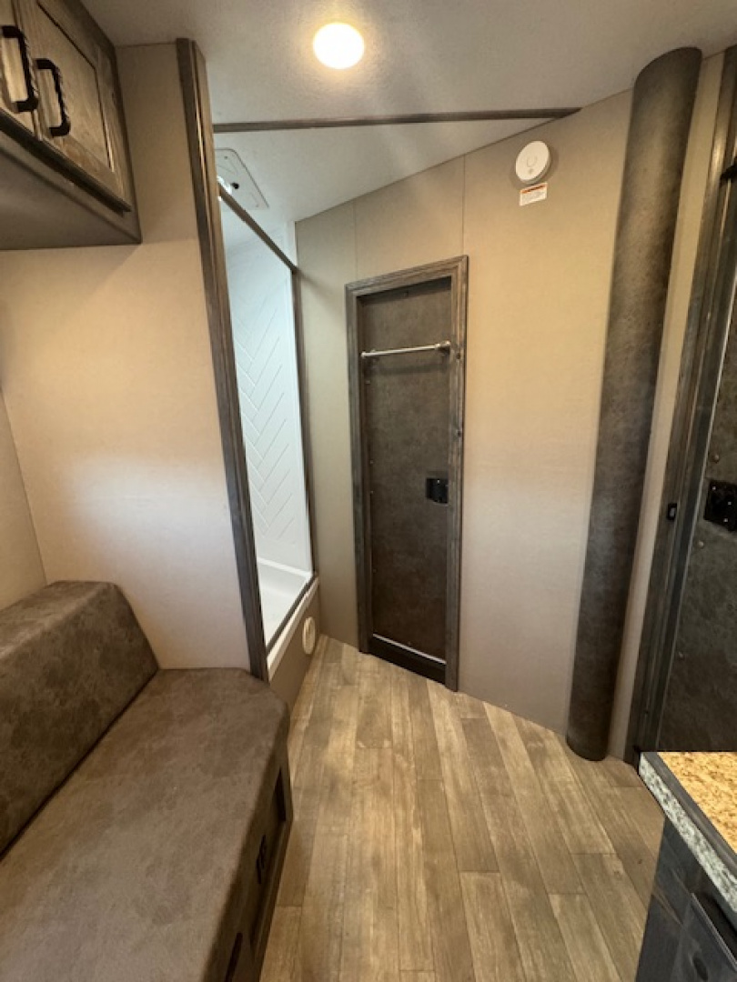 New 2026 Shadow 3H 5'6" LQ Weekender