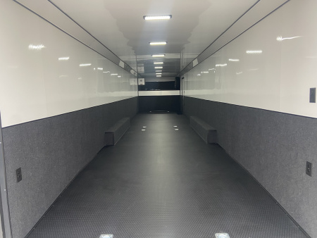 New United USHGN 48' Enclosed Trailer