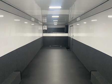 New United USHGN 48' Enclosed Trailer