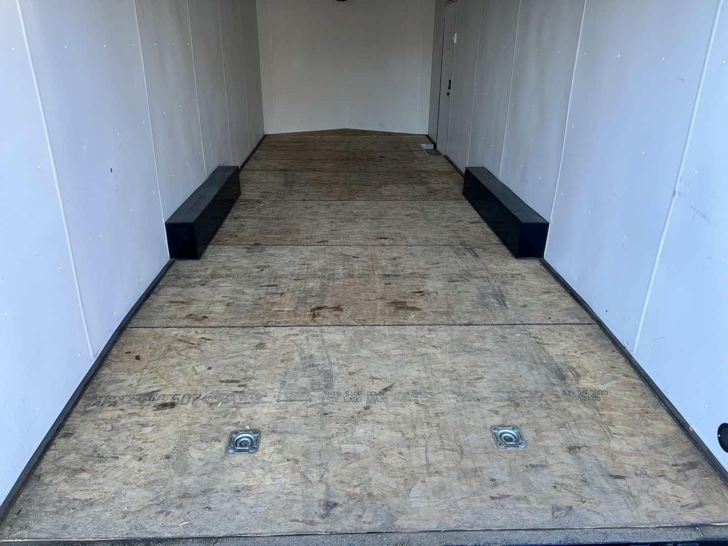 Used USED 2020 AERO 8.5x24 + 2’V, 7’ TALL, WHITE Interior, QUALITY Enclosed Rear Ramp Car Hauler Cargo Trailer