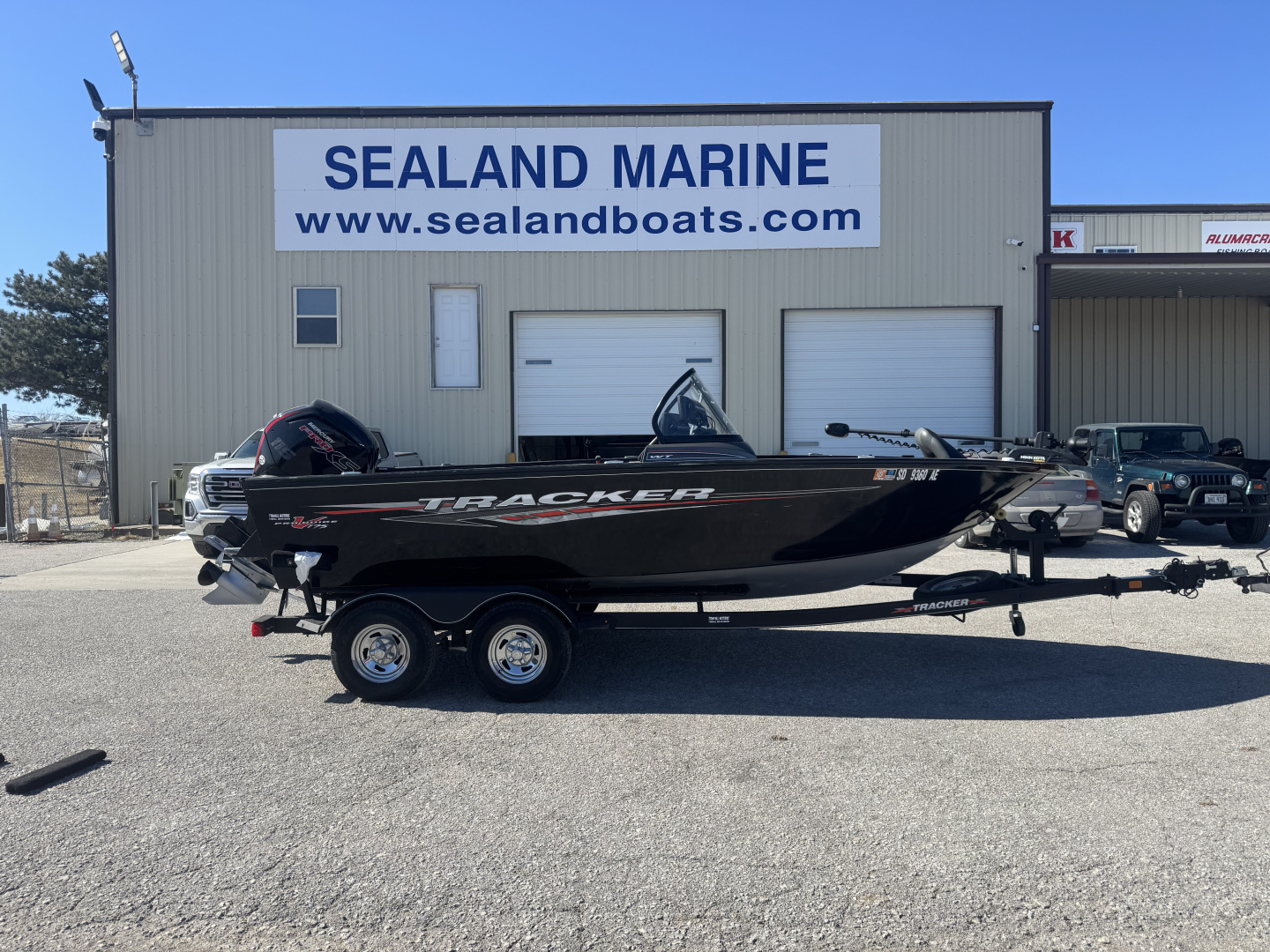 Used 2021 Tracker Boats Pro Guide Tracker Fishing Boat