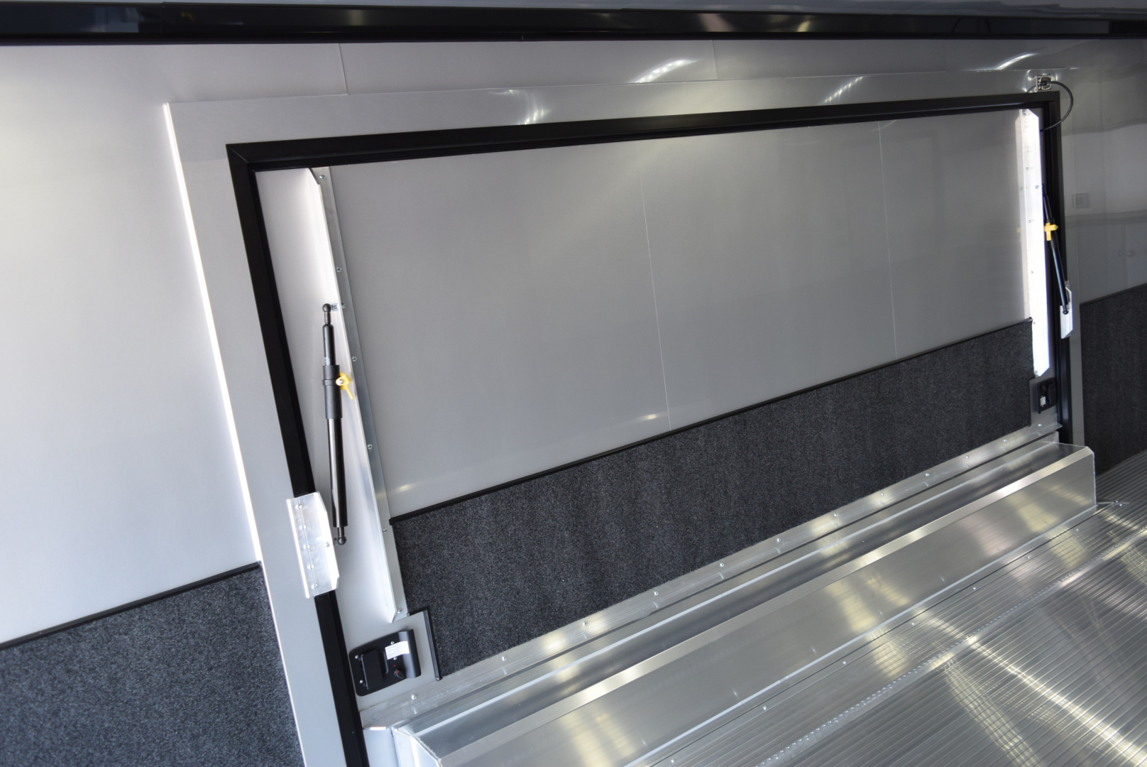 New INTECH 8.5X32 LITE SERIES ALL ALUMINUM RACE HAULER
