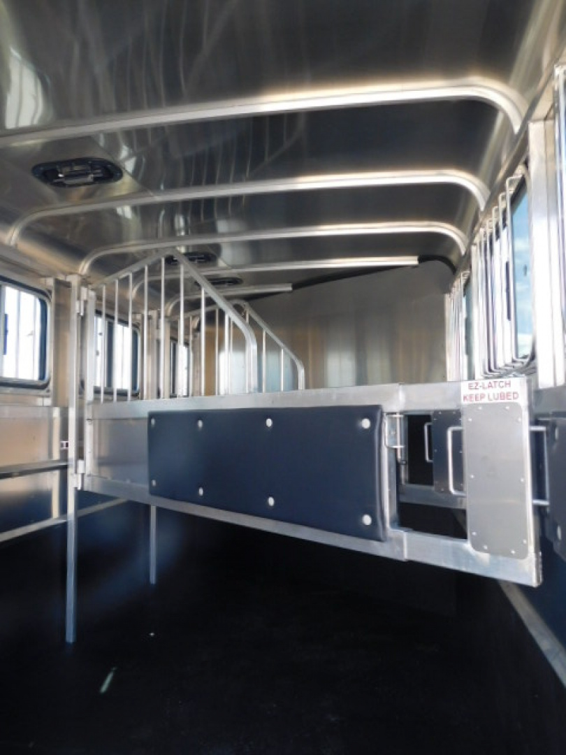 New 2026 Maverick Lite Dlx 3H Horse Trailer