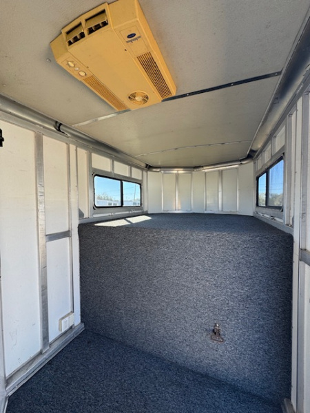 Used 2004 Shadow 2004 Shadow 3H GN W/ AC & Electric Horse Trailer