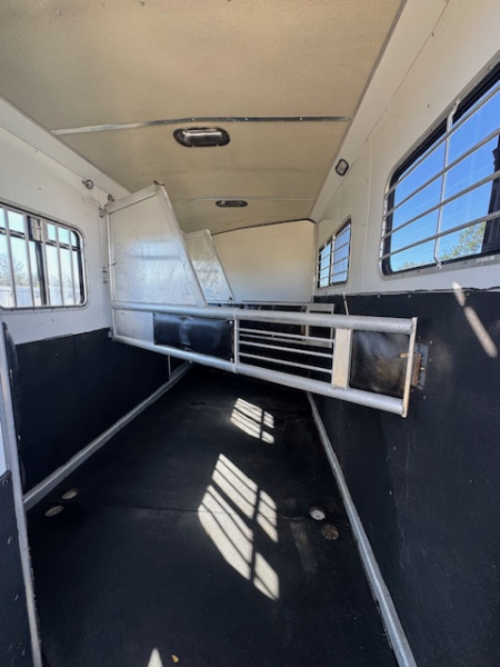 Used 2004 Shadow 2004 Shadow 3H GN W/ AC & Electric Horse Trailer