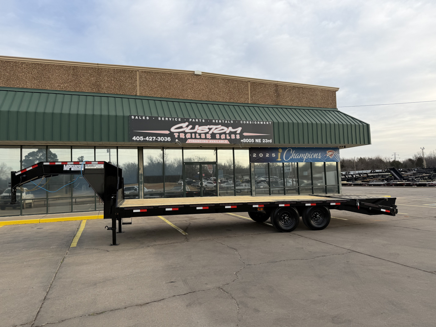 New #144080 2026 MP CUSTOM 25 X 102 TANDEM AXLE 14K FLATBED GOOSENECK W/ MAXX RAMPS & 14 PLY TIRES