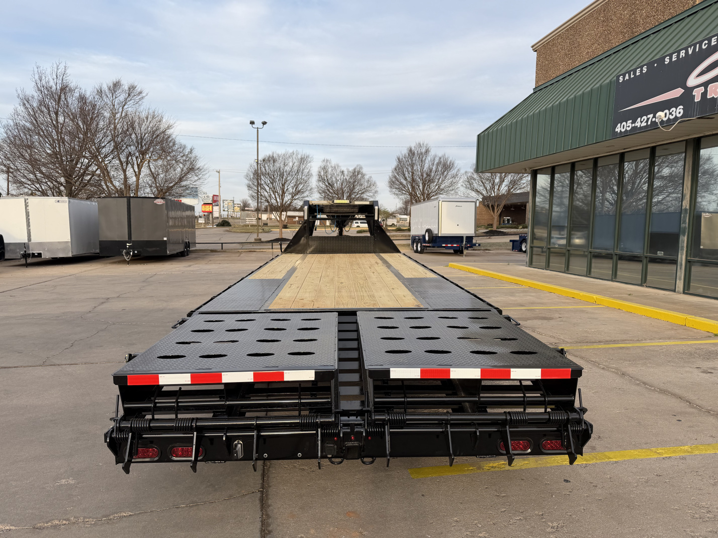 New #144080 2026 MP CUSTOM 25 X 102 TANDEM AXLE 14K FLATBED GOOSENECK W/ MAXX RAMPS & 14 PLY TIRES